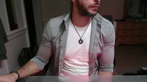 Cloud online show from October 28, 2025, 10:34 pm