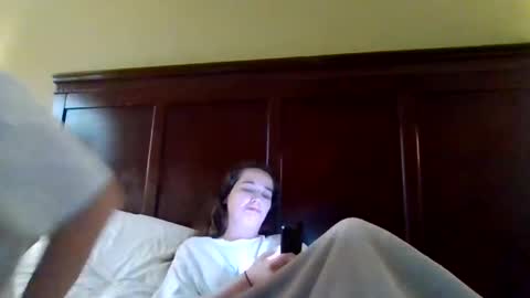 Snapshot of cloudyydayzz chatting on April 19, 2026, 4:01 am tallhungandcloudy online show from April 19, 2026, 4:01 am
