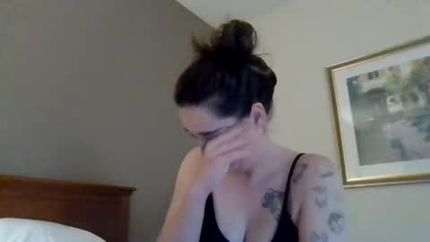 Snapshot of cloudyydayzz chatting on April 24, 2026, 6:27 am tallhungandcloudy online show from April 24, 2026, 6:27 am