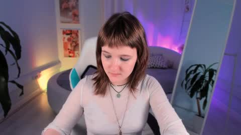 Snapshot of clover_red chatting on December 4, 2024, 4:49 pm Clover follow me online show from December 4, 2024, 4:49 pm