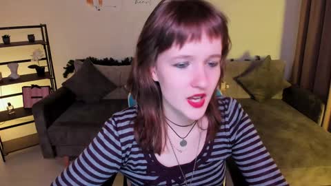 Snapshot of clover_red chatting on December 13, 2024, 6:16 pm Clover follow me online show from December 13, 2024, 6:16 pm