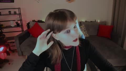 Snapshot of clover_red chatting on January 12, 2025, 6:27 pm Clover follow me online show from January 12, 2025, 6:27 pm