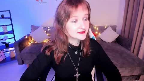 Snapshot of clover_red chatting on March 6, 2025, 6:05 pm Clover follow me online show from March 6, 2025, 6:05 pm