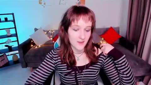 Snapshot of clover_red chatting on March 9, 2025, 5:39 pm Clover follow me online show from March 9, 2025, 5:39 pm