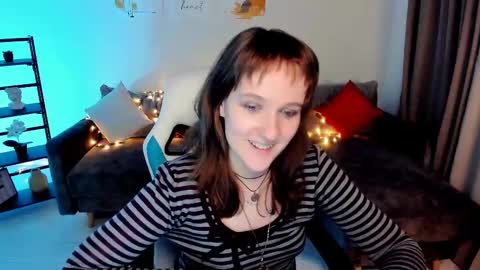 Snapshot of clover_red chatting on March 9, 2025, 8:52 pm Clover follow me online show from March 9, 2025, 8:52 pm