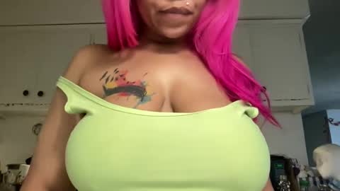 Snapshot of cocanutt_ chatting on January 22, 2025, 6:41 pm CocaNutt online show from January 22, 2025, 6:41 pm