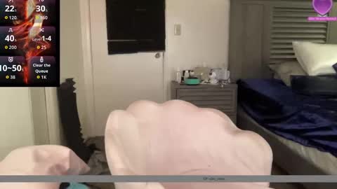 Snapshot of cocanutt_ chatting on September 28, 2025, 6:19 am CocaNutt online show from September 28, 2025, 6:19 am