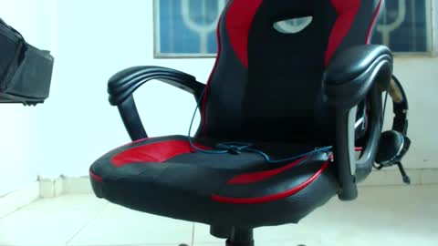 boy swinger     online show from December 14, 2024, 10:34 am