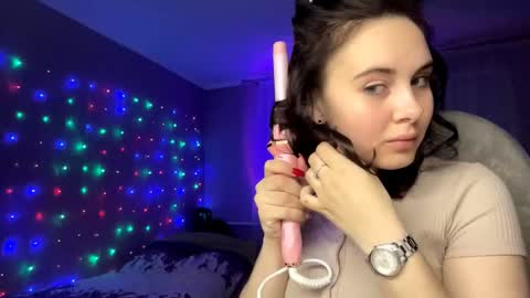 Nikki online show from October 12, 2025, 3:44 pm