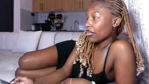 Coco online show from November 26, 2025, 4:08 pm