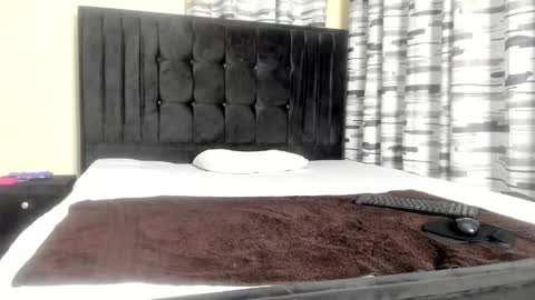 coco_leila online show from February 15, 2025, 8:22 am