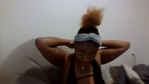 Snapshot of cocochanel197941 chatting on September 14, 2025, 4:33 am chanel online show from September 14, 2025, 4:33 am