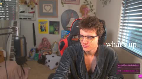 Snapshot of cokia_ chatting on December 11, 2024, 8:28 pm Cokia online show from December 11, 2024, 8:28 pm