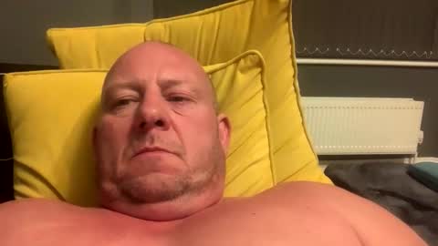 col4nows online show from October 1, 2025, 9:54 pm