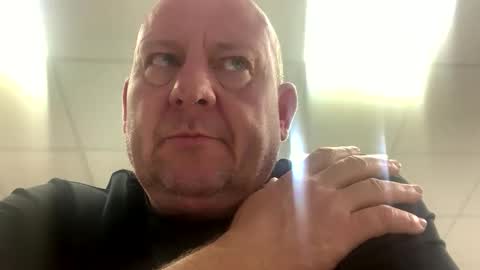 col4nows online show from October 22, 2025, 11:54 am