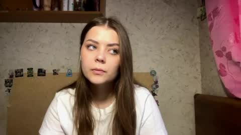 Elvi online show from May 6, 2026, 5:18 pm