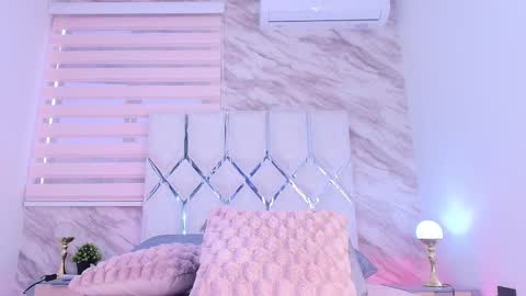 colett online show from November 22, 2025, 12:04 pm