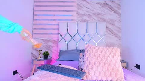 colett online show from January 6, 2026, 11:58 am