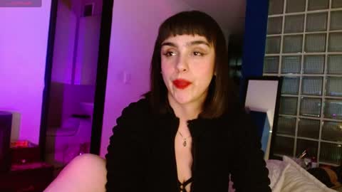Snapshot of collette_beaufoy chatting on December 7, 2024, 9:22 pm Collette online show from December 7, 2024, 9:22 pm