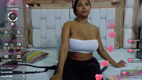 Snapshot of colombia_mommy_ chatting on October 12, 2025, 12:04 pm  GRETCHEN  online show from October 12, 2025, 12:04 pm