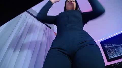  Nahomi  online show from December 17, 2025, 10:54 am