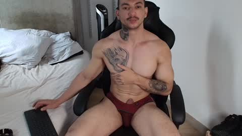 colombianmuscle8 online show from February 5, 2025, 6:26 pm
