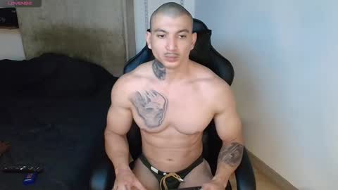 colombianmuscle8 online show from October 17, 2025, 2:48 am