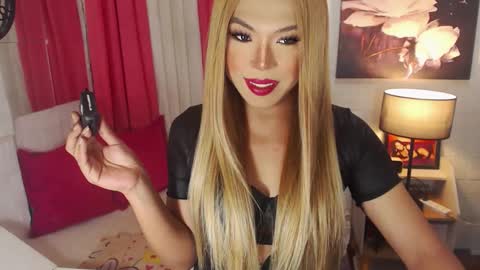 Snapshot of commanderofsexx chatting on January 4, 2025, 1:10 am QUEEN SABRINA online show from January 4, 2025, 1:10 am