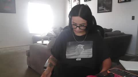 Snapshot of controllercutie chatting on October 1, 2025, 2:34 pm controllercutie online show from October 1, 2025, 2:34 pm