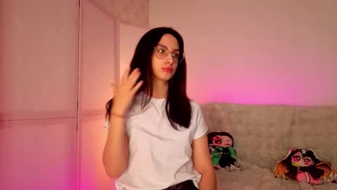 coochyy online show from October 7, 2025, 10:01 am