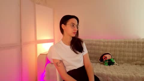 coochyy online show from October 8, 2025, 10:02 am