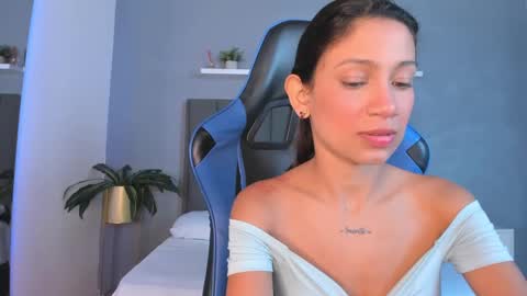 Snapshot of cora22_ chatting on October 29, 2025, 12:51 pm CORA online show from October 29, 2025, 12:51 pm