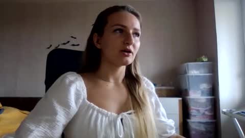 Snapshot of cora_fora chatting on October 3, 2025, 9:17 am cora_fora online show from October 3, 2025, 9:17 am