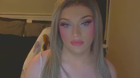 coracav online show from November 19, 2025, 1:27 am