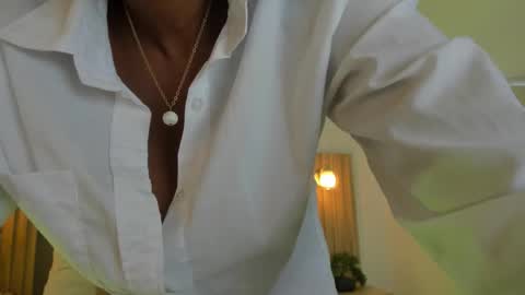 C O R A  L online show from November 25, 2025, 3:50 am