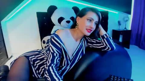 Coral  online show from February 21, 2025, 4:16 pm