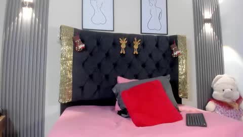 Snapshot of coraliebronson chatting on December 17, 2025, 10:05 pm Coralie Bronson online show from December 17, 2025, 10:05 pm