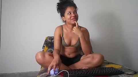 coraline_777 online show from November 16, 2025, 9:31 pm