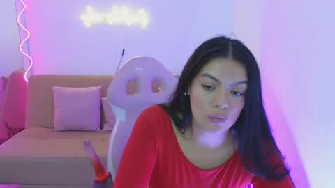 Snapshot of coraline_tay chatting on February 19, 2025, 3:28 am Carolina online show from February 19, 2025, 3:28 am