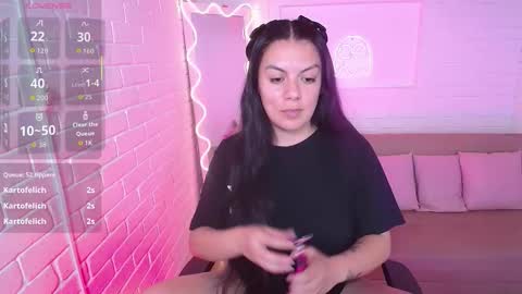 Snapshot of coraline_tay chatting on September 12, 2025, 7:36 pm Carolina online show from September 12, 2025, 7:36 pm