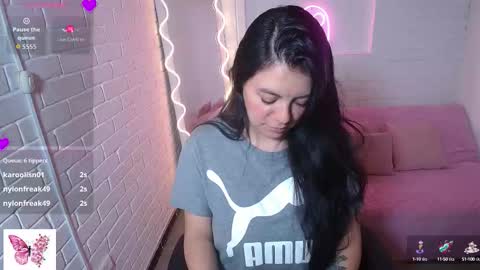 Snapshot of coraline_tay chatting on September 19, 2025, 7:14 pm Carolina online show from September 19, 2025, 7:14 pm