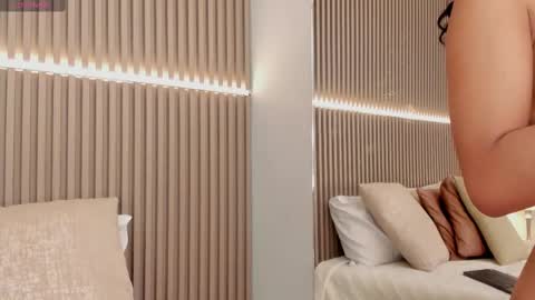 coralineross_ online show from February 15, 2025, 2:22 pm