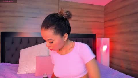 coralineross_ online show from December 20, 2025, 11:28 am