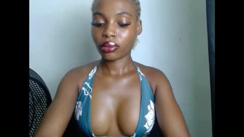 Snapshot of cornxcunt chatting on November 18, 2025, 9:52 pm cornxcunt online show from November 18, 2025, 9:52 pm