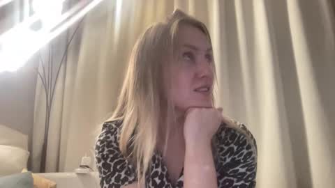 Snapshot of cosmo_blondiee chatting on September 15, 2025, 3:12 pm cosmo_blondiee online show from September 15, 2025, 3:12 pm