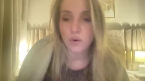 Snapshot of cosmo_blondiee chatting on September 23, 2025, 7:06 pm cosmo_blondiee online show from September 23, 2025, 7:06 pm