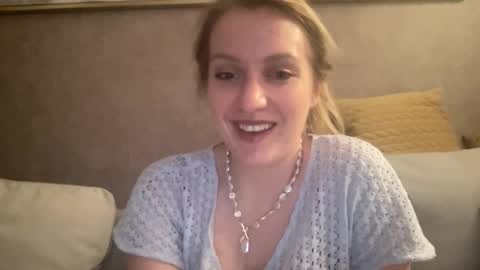 Snapshot of cosmo_blondiee chatting on September 27, 2025, 7:08 pm cosmo_blondiee online show from September 27, 2025, 7:08 pm