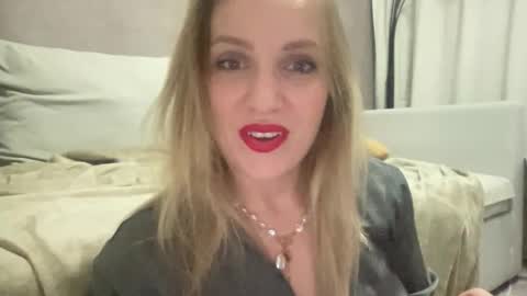 Snapshot of cosmo_blondiee chatting on October 1, 2025, 4:57 pm cosmo_blondiee online show from October 1, 2025, 4:57 pm