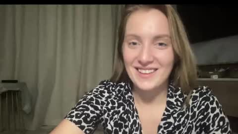 Snapshot of cosmo_blondiee chatting on October 2, 2025, 5:42 pm cosmo_blondiee online show from October 2, 2025, 5:42 pm