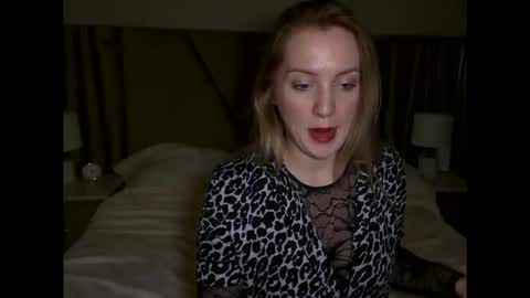 Snapshot of cosmo_blondiee chatting on October 6, 2025, 6:05 pm cosmo_blondiee online show from October 6, 2025, 6:05 pm